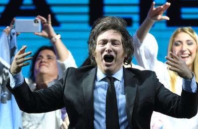 Libertarianul Javier Milei este învestit duminică în funcţia de preşedinte, cu atenţia îndreptată spre criza economică din ţară