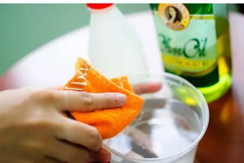 Cum sa cureti petele din casa fara chimicale