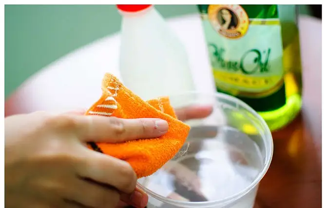 Cum sa cureti petele din casa fara chimicale