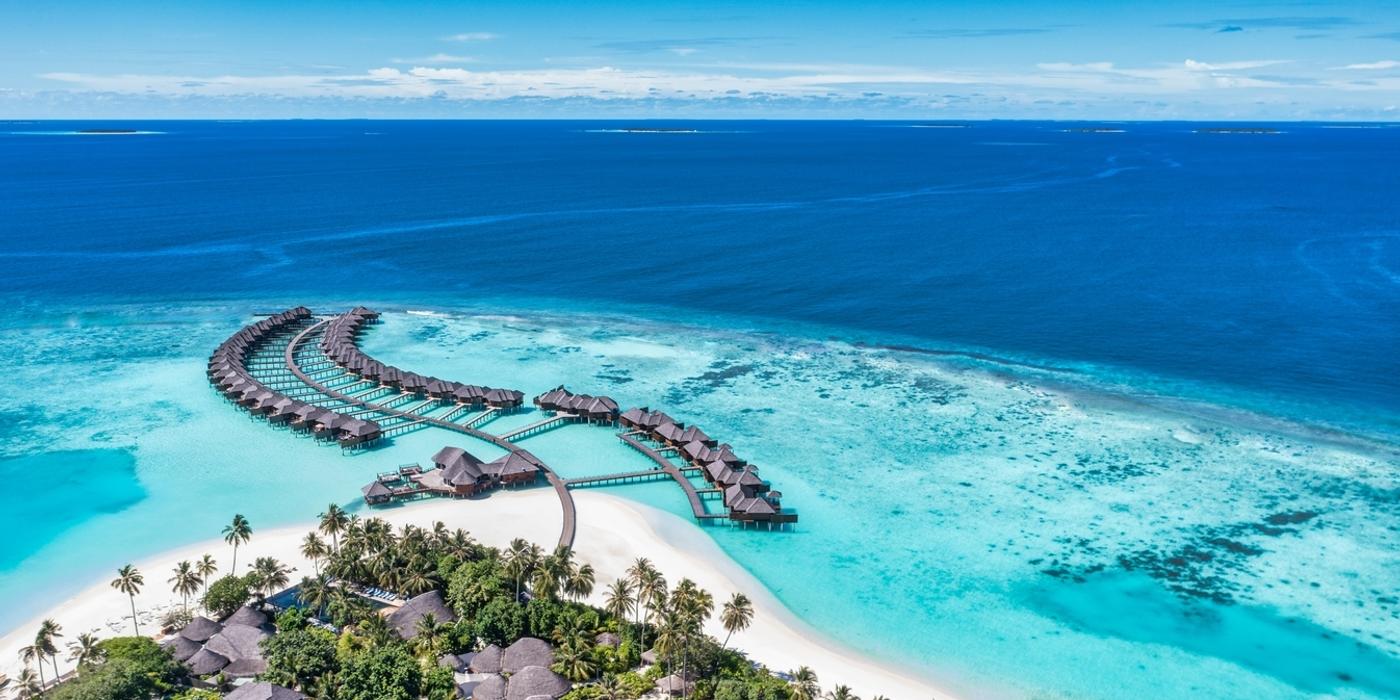 Agenţia de turism Karpaten Turism relansează zborurile charter către Maldive şi estimează vânzări totale de 170 milioane de euro în acest an. ”Numărul românilor care vor călători în destinaţii exotice se dublează în sezonul 2023-2024”