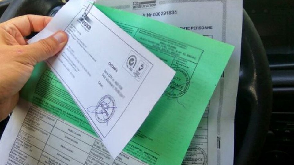 UPDATE: Mașinile cu vechime între 6 și 20 de ani vor putea beneficia de asigurare CASCO / Guvernul prelungește plafonarea preţurilor la poliţele RCA