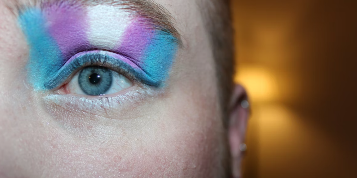 Caz IREAL la Universitatea din București, un bărbat vrea să se cazeze în căminul fetelor, pe motiv că e „trans”. Deja folosește baia pentru femei