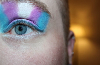 Caz IREAL la Universitatea din București, un bărbat vrea să se cazeze în căminul fetelor, pe motiv că e „trans”. Deja folosește baia pentru femei