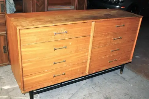 Reconditionarea unui obiect de mobilier din lemn. Before/After