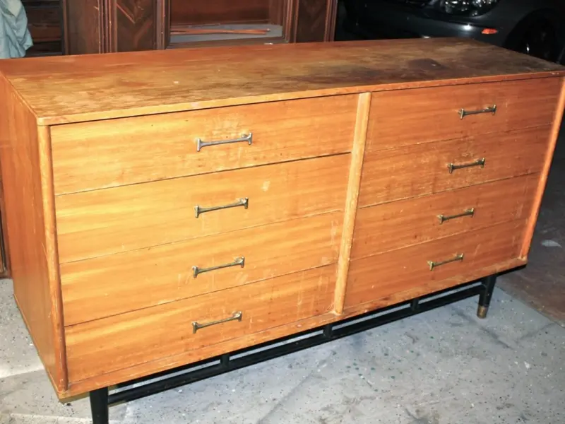 Reconditionarea unui obiect de mobilier din lemn. Before/After