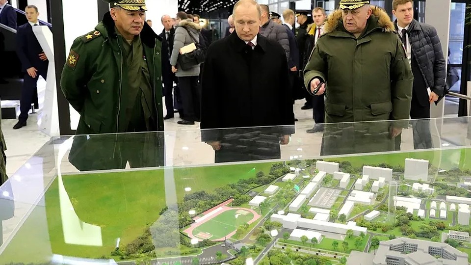 Putin a ordonat dezvoltarea triadei nucleare și mărirea forțelor terestre pentru războaie viitoare