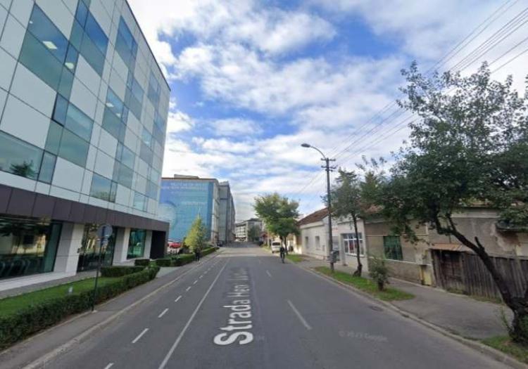 Alertă la o școală privată din Cluj-Napoca, în această dimineață. Peste 200 de persoane evacuate din zonă