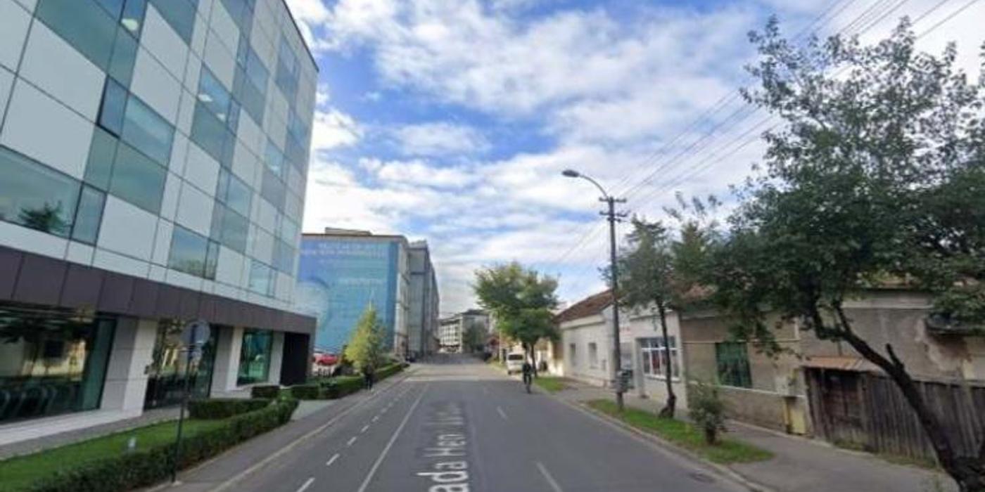 Alertă la o școală privată din Cluj-Napoca, în această dimineață. Peste 200 de persoane evacuate din zonă