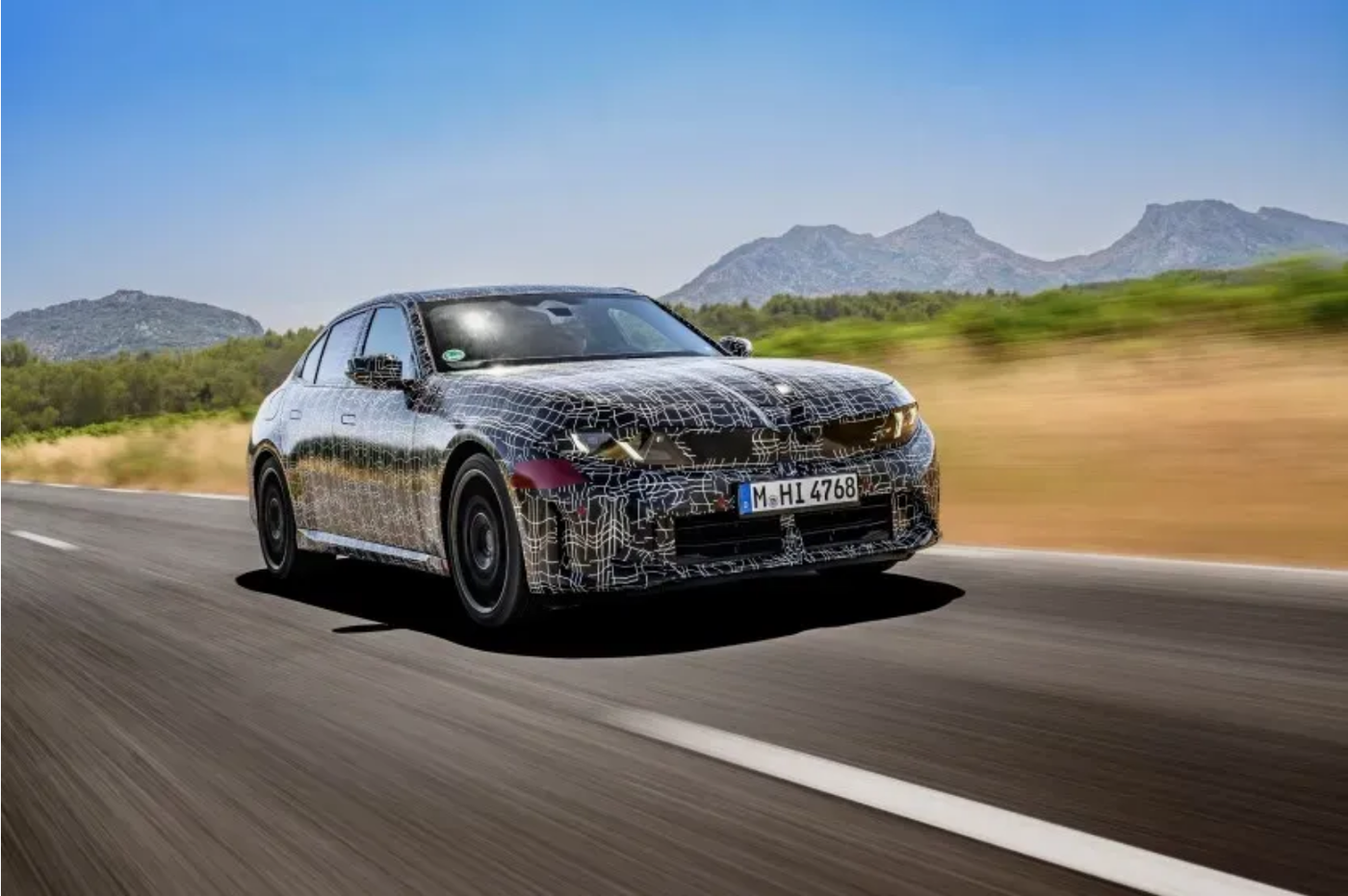 BMW M350 xDrive transformă mașinile pe benzină în dispozitive inteligente: Update gratuit Over-The-Air pentru „Drift Mode” în 2027