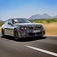 BMW M350 xDrive transformă mașinile pe benzină în dispozitive inteligente: Update gratuit Over-The-Air pentru „Drift Mode” în 2027