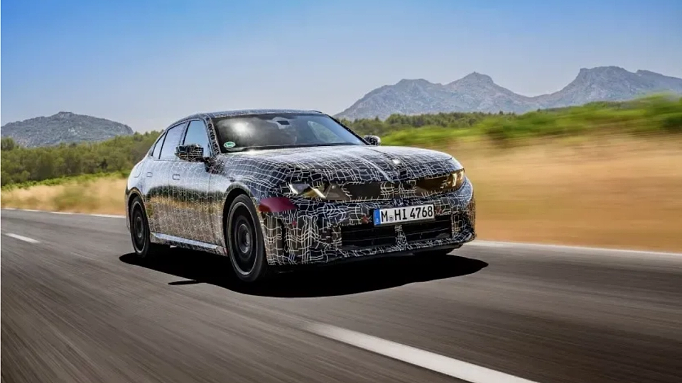 BMW M350 xDrive transformă mașinile pe benzină în dispozitive inteligente: Update gratuit Over-The-Air pentru „Drift Mode” în 2027