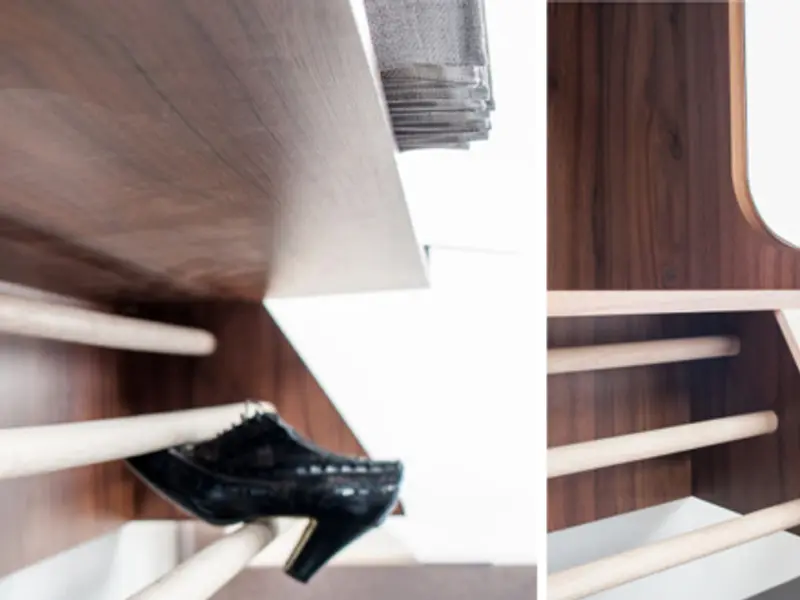 Spatiu de depozitare a hainelor pe hol. Mic, elegant si cochet