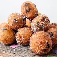 Gogoși de Carnaval cu stafide