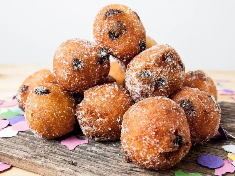 Gogoși de Carnaval cu stafide