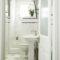 Design practic pentru o baie mica