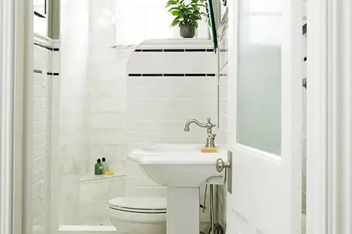 Design practic pentru o baie mica