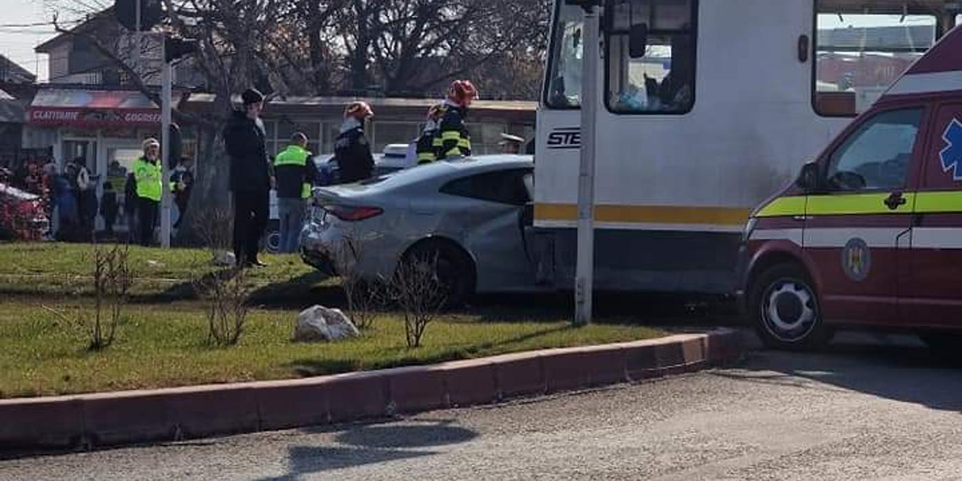 Lino Golden, accident grav în București. A avut nevoie de îngrijiri medicale, după ce mașina lui s-a ciocnit cu un tramvai