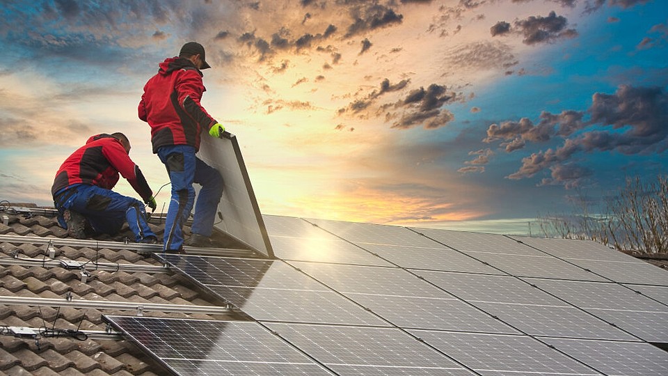 Casa Verde Fotovoltaice 2025: Noutăți în program și pașii pentru o depunere mai simplă a dosarului