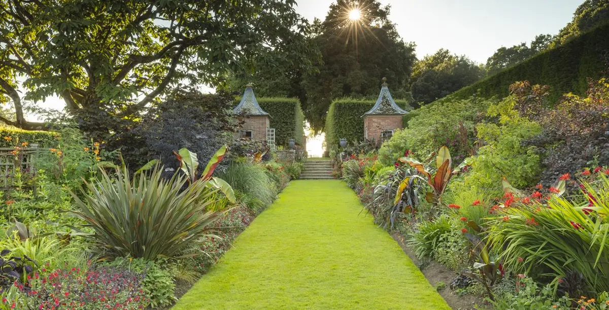 Lawrence W. Johnston și amprenta sa în designul de grădini