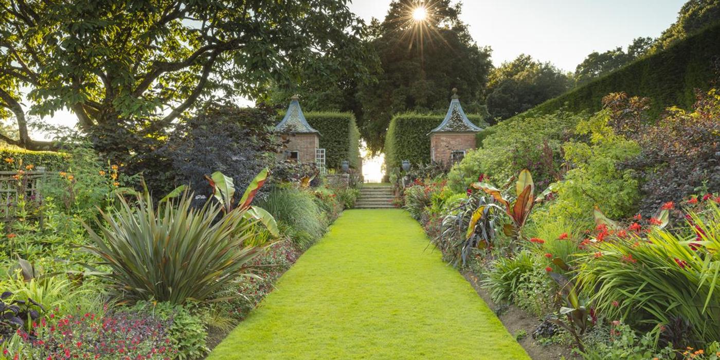 Lawrence W. Johnston și amprenta sa în designul de grădini