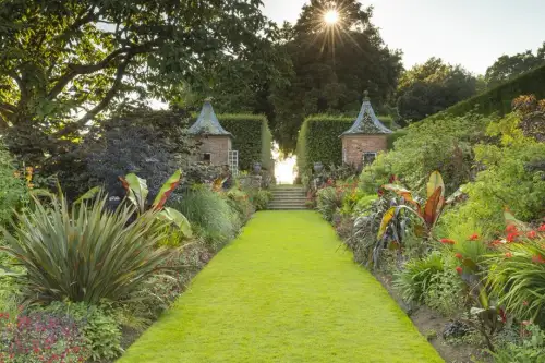 Lawrence W. Johnston și amprenta sa în designul de grădini