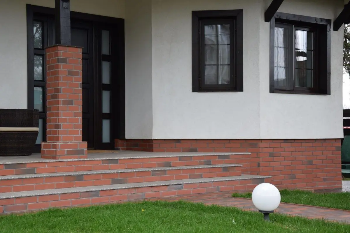 Beneficiile amenajarii soclului cu placaj ceramic klinker