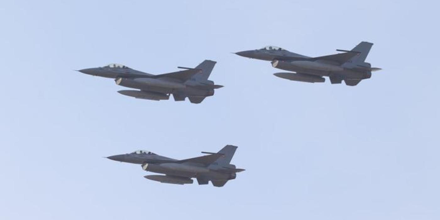 Un nou lot de trei aeronave F-16 Fighting Falcon a sosit joi, 24 octombrie, la Câmpia Turzii