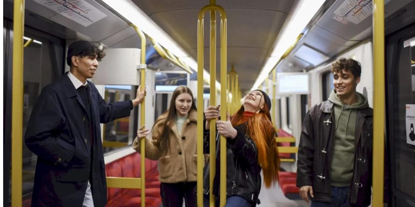 O bucureșteancă a fost agresată de un grup de tineri într-un tramvai din București