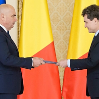 Guvernul Bolojan distruge singurele programe de dezvoltare a industriei românești: Se taie finanțarea pentru Investalim și Constructplus și România e condamnată la transformarea în piață de desfacere pentru UE