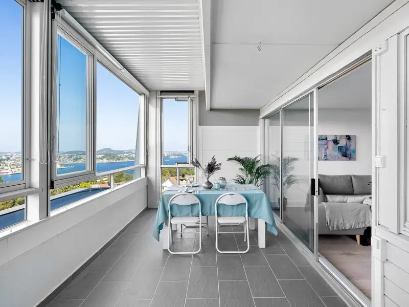 Tipstricks privind crearea unor spații de depozitare într-un balcon spațios