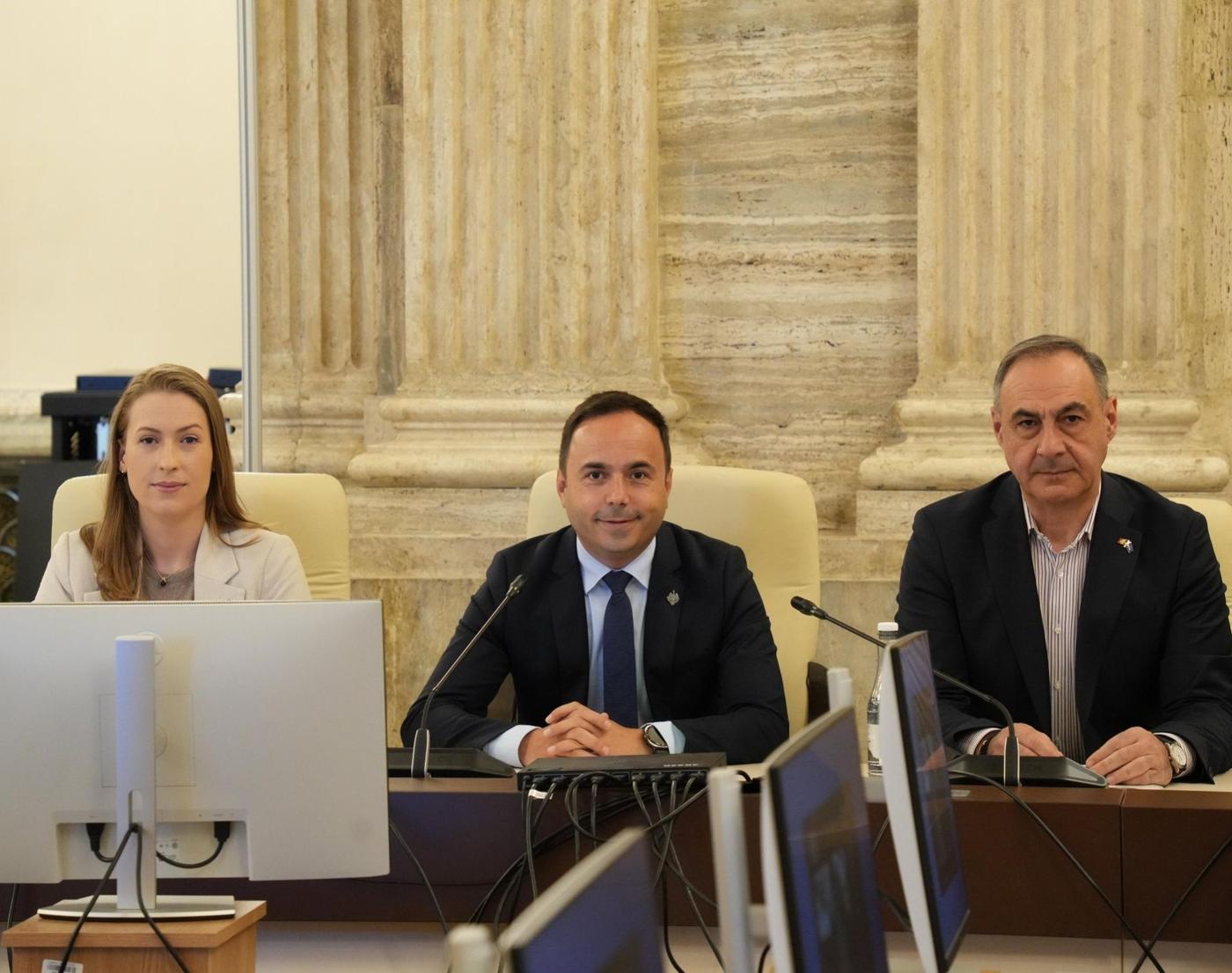 Predictibilitate pentru ONG-uri: Legea inițiată de deputatul Ovidiu Cîmpean a primit raport favorabil în Comisia de Buget