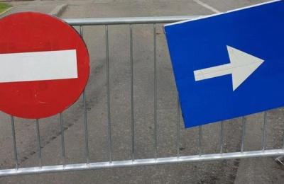 Astăzi, 8 octombrie, au început lucrările de montare a parapetului metalic cu față dublă și lățime de montaj redusă pe DN 1C