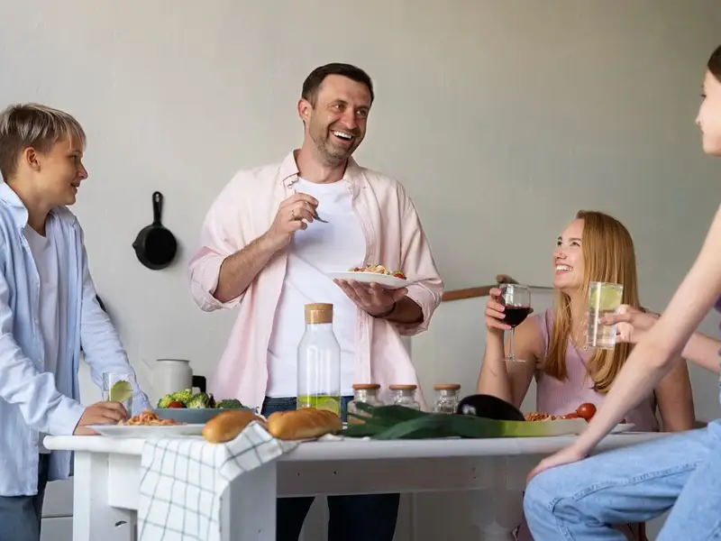 Cum să simplifici mesele în familie: idei pentru o curățenie rapidă