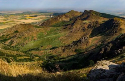 Sanctuarul tăcut al Munților Măcin. Flora spontană, mierea de stepă și biodiversitatea primordială a Dobrogei