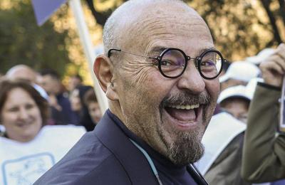 Valeriu Nicolae: Piedone nu e omul antisistem, ci e cea mai bună reprezentare a sistemului. Tac-su a fost unul dintre cei mai șmecheri comuniști / Sunt legături senzaționale între oamenii din jurul lui Piedone și securiștii