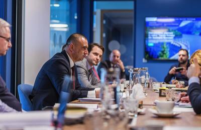 Sebastian Burduja, vizită de lucru la Hidroelectrica: Suntem datori să accelerăm investiţiile. Este o nouă etapă pentru proiectele hidroenergetice strategice ale României