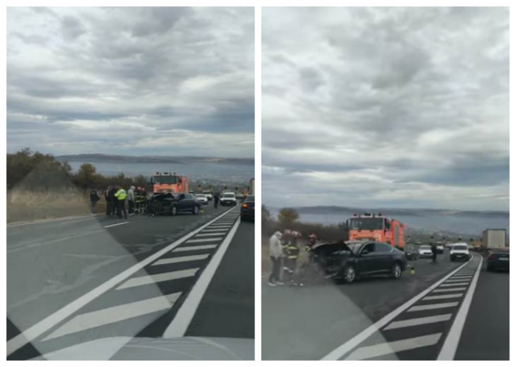 O coliziune între 2 autovehicule care circulau în aceeași direcție a avut loc DN1 – E60