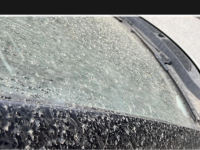 „Ploaie” de praf roșu peste mașinile din zona ICIL. Meteorologii anunță un nou val saharian în weekend