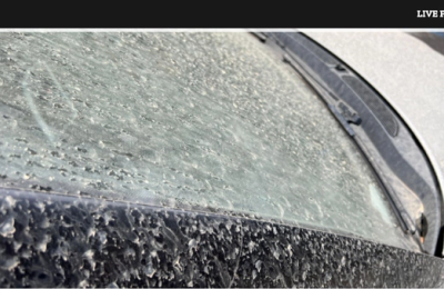 „Ploaie” de praf roșu peste mașinile din zona ICIL. Meteorologii anunță un nou val saharian în weekend
