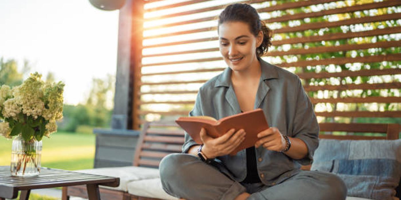 Tendințe în amenajarea unui colț de lectură în aer liber