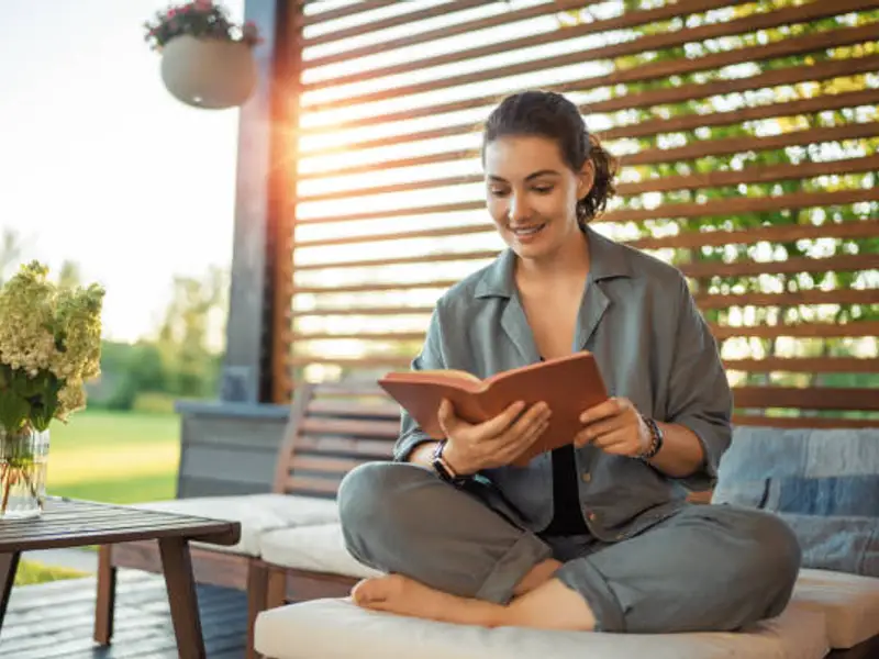 Tendințe în amenajarea unui colț de lectură în aer liber