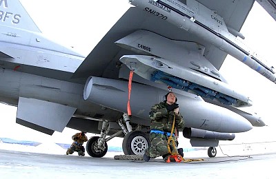 Biden a burdușit Ucraina cu rachete aer-sol pentru avioanele F-16 ca să atace obiective ale Rusiei