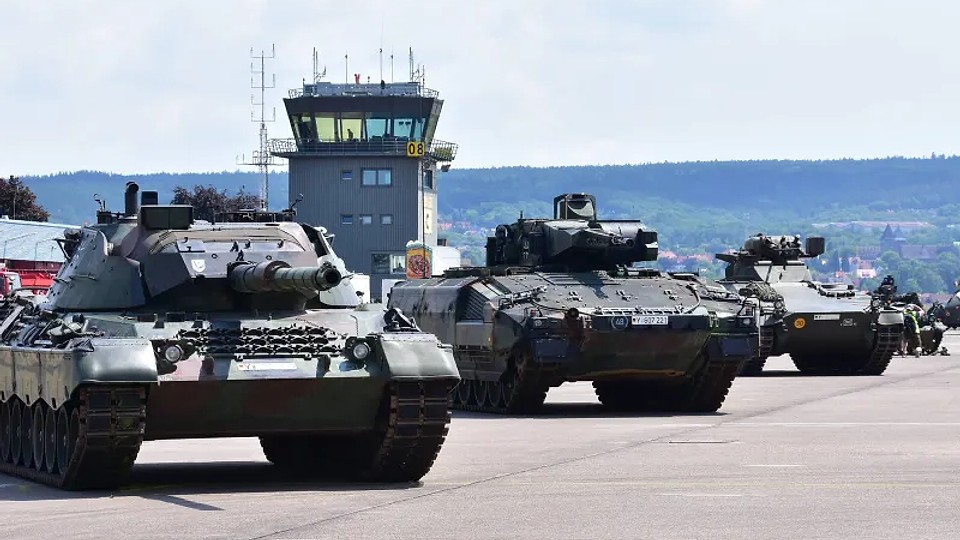 Porsche intră în război. Opune armatei lui Putin o serie de tancuri și vehicule militare „cu stil”