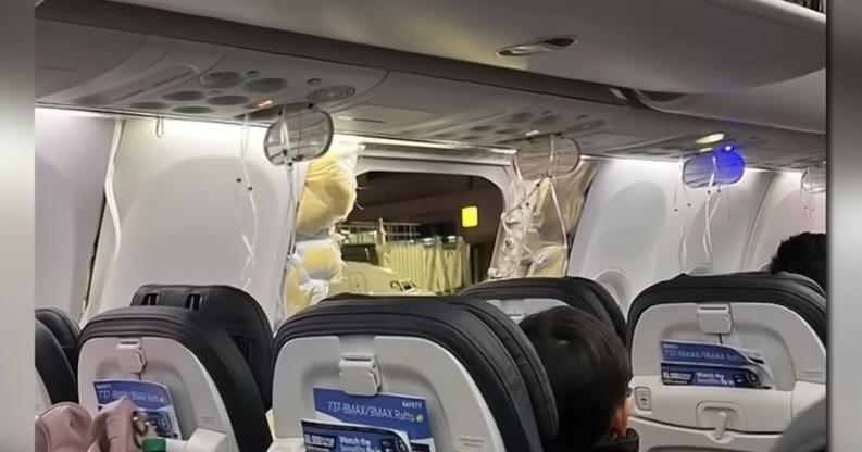 Alaska Airlines a reţinut la sol avioanele Boeing 737 Max 9, după ce o secţiune a explodat în aer VIDEO