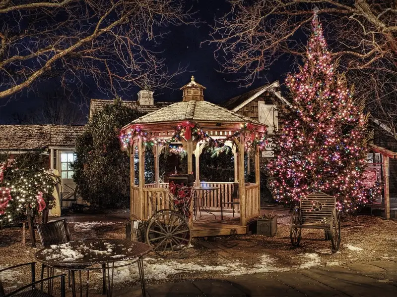 Cum amenajezi un foișor de grădină pe care să-l folosești și iarna