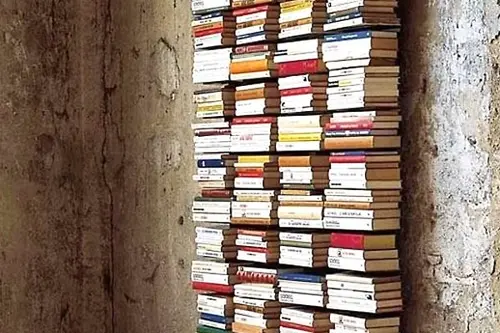 DIY – Raft invizibil pentru carti