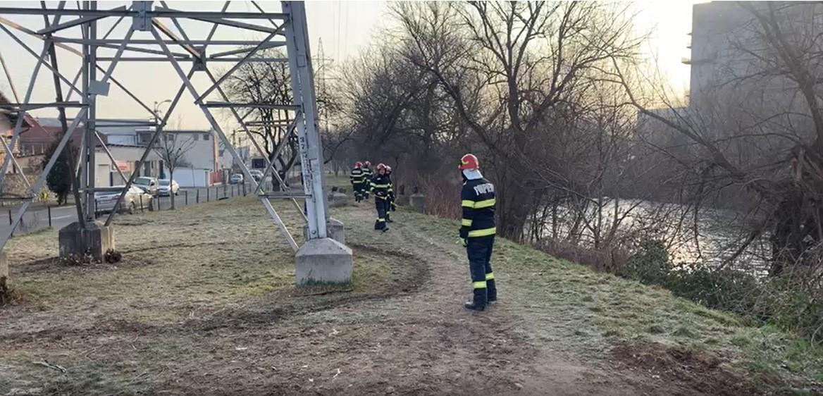 Pompierii clujeni au intervenit de urgență să salveze o femeie căzută în râul Someș