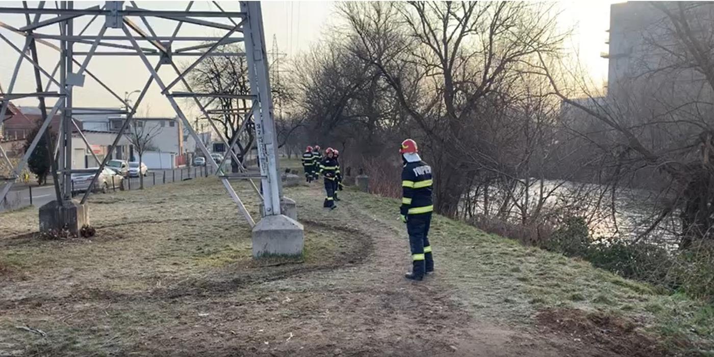 Pompierii clujeni au intervenit de urgență să salveze o femeie căzută în râul Someș