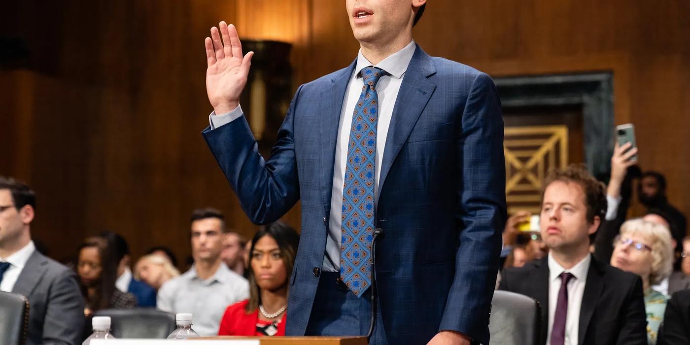 Şeful OpenAI le-a spus congresmenilor americani că inteligenţa artificială trebuie reglementată, iar intervenţia guvernului este crucială