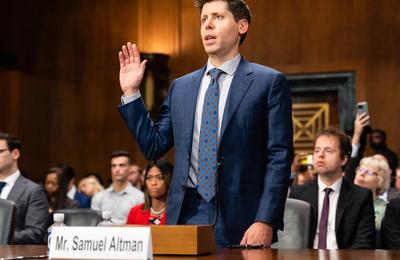 Şeful OpenAI le-a spus congresmenilor americani că inteligenţa artificială trebuie reglementată, iar intervenţia guvernului este crucială